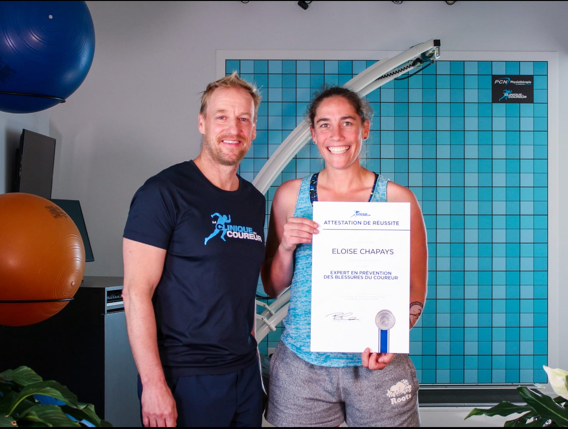 Photo avec Blaise Dubois pour l'attribution du diplôme 2.0 pour la clinique du coureur