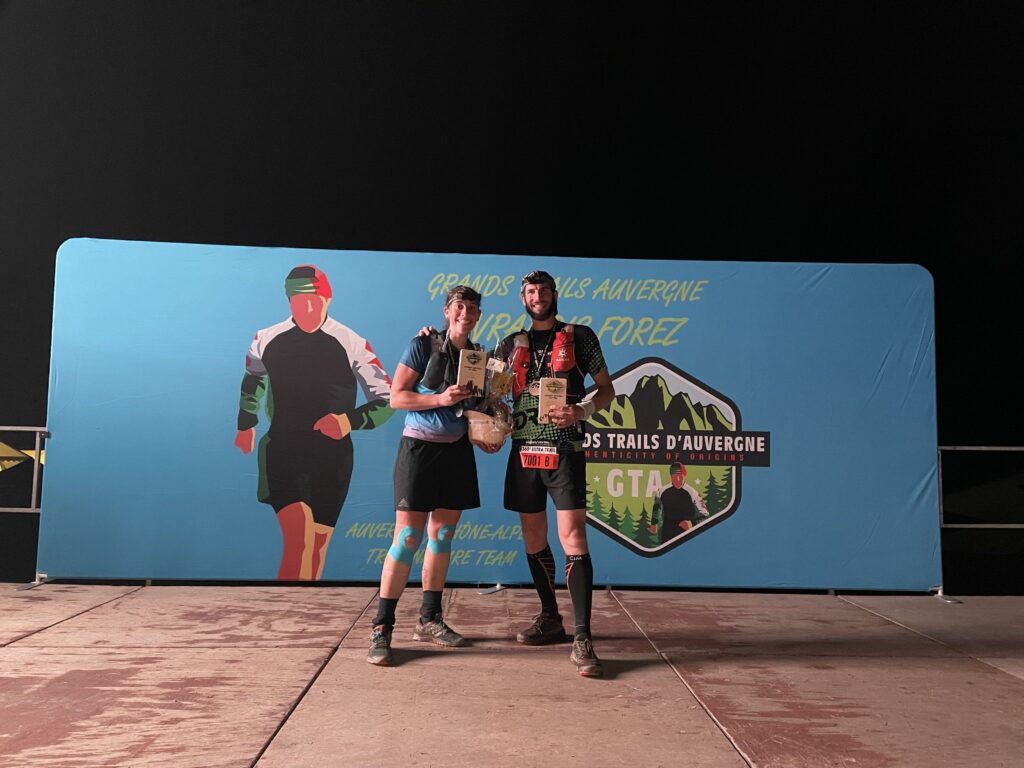 Photo de vainqueur en duo